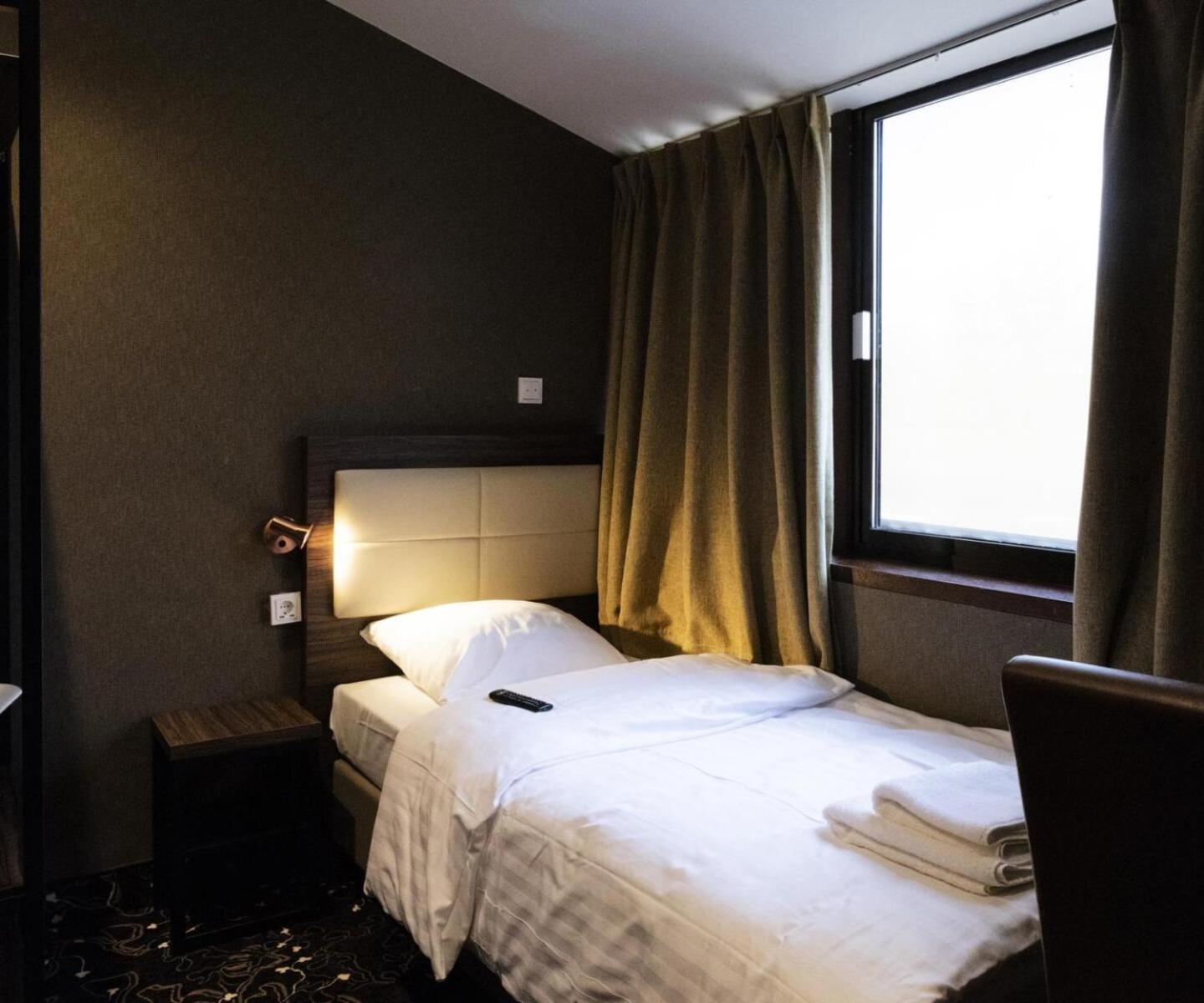 The Lake Hotel Amsterdam Airport Badhoevedorp Kamer foto